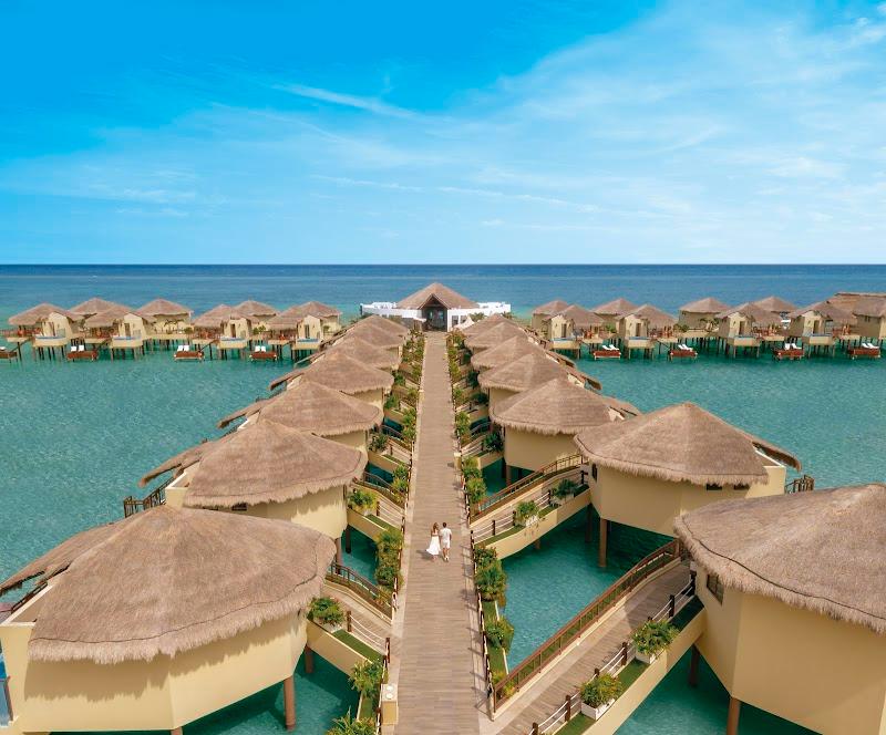 Palafitos Overwater Bungalows thumbnail 5