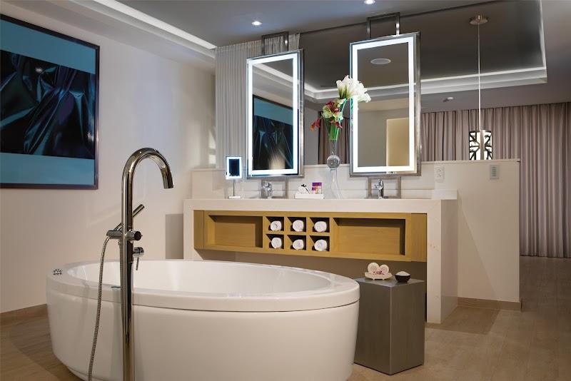 Breathless Riviera Cancun Resort & Spa thumbnail 4