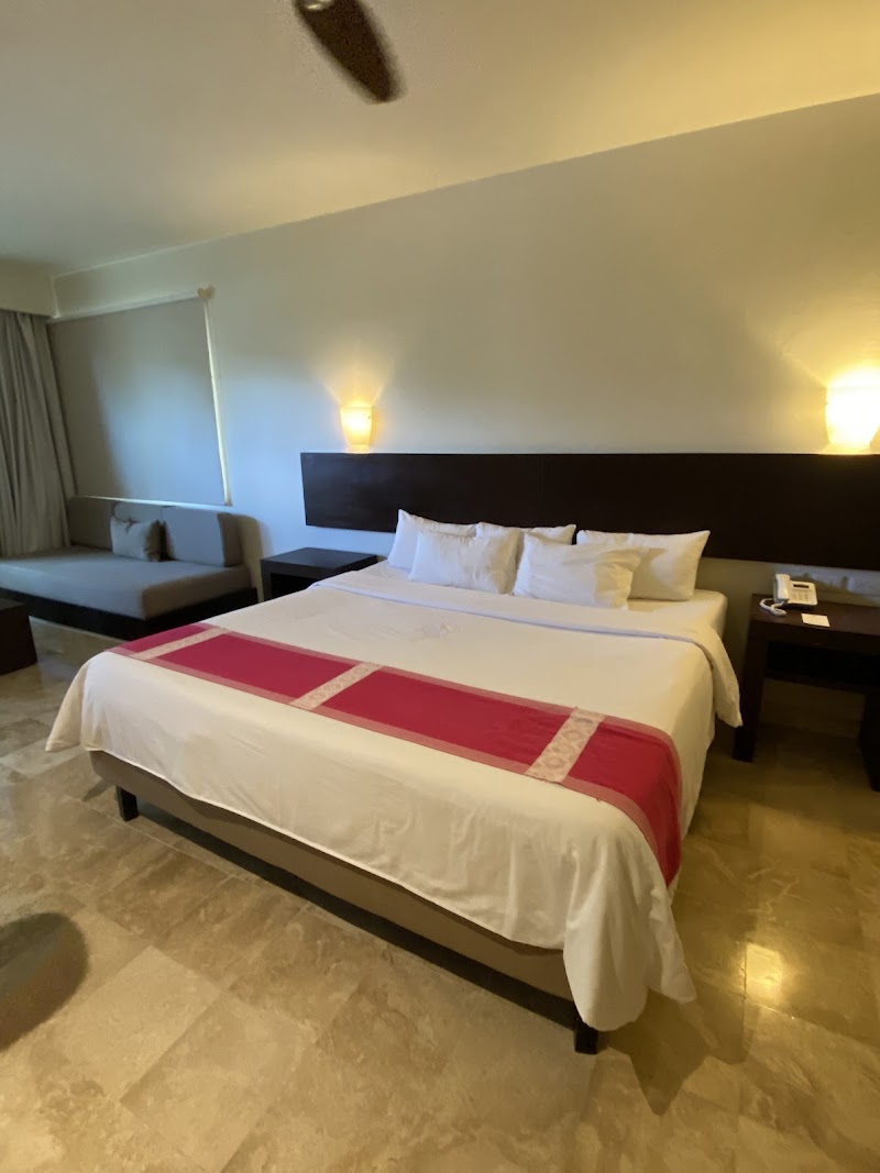 Akumal Bay Beach & Wellness Resort thumbnail 2