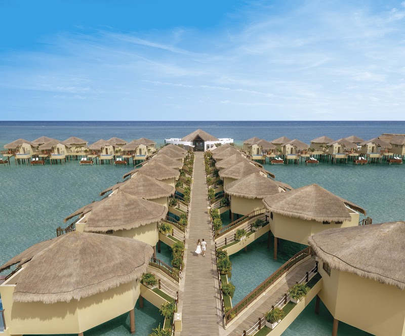 Palafitos Overwater Bungalows thumbnail 5