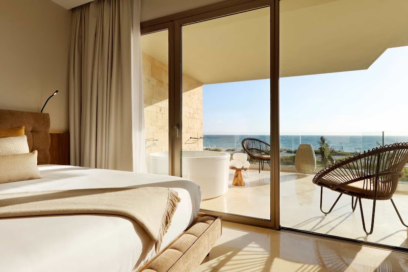 TRS Coral Hotel thumbnail 2