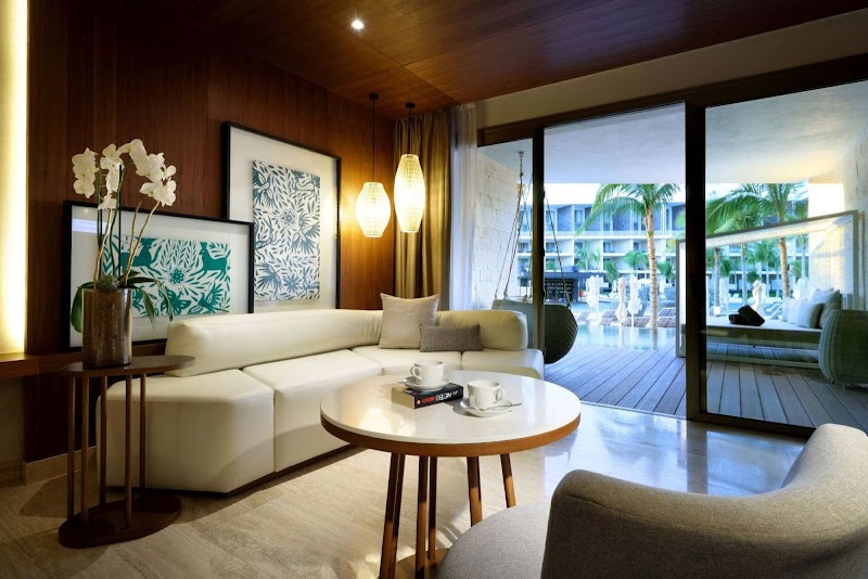 TRS Coral Hotel thumbnail 5